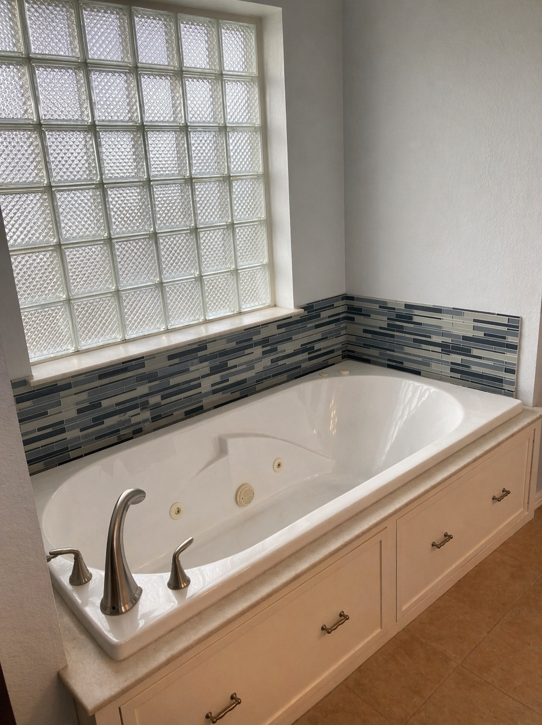 Jetted Tub-to-Walk-In Shower Conversion — before